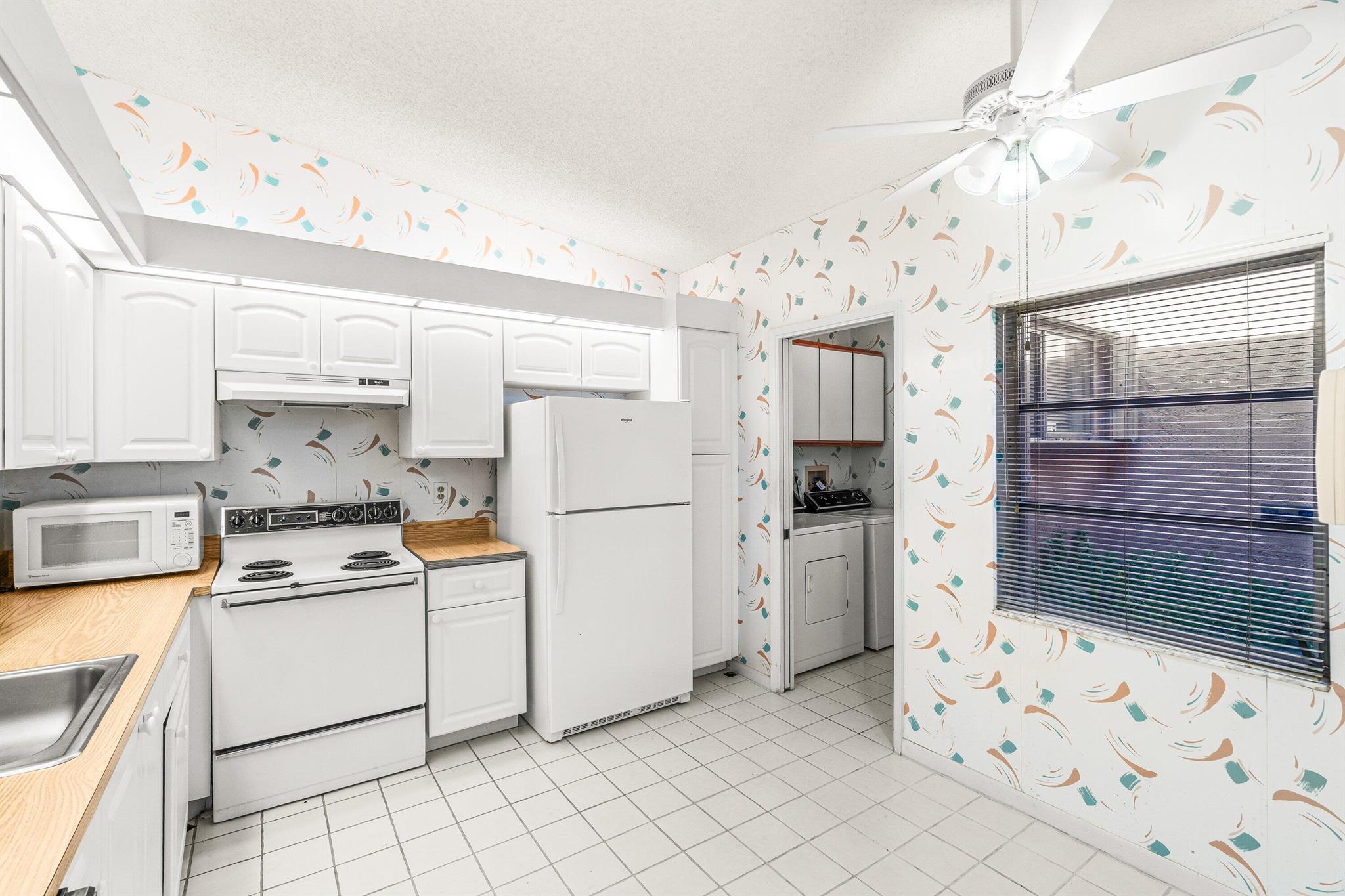 WHISPER WALK SEC C CONDO - Residential