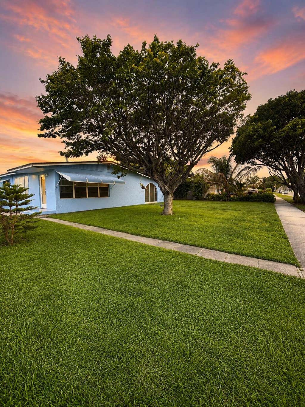 Photo of 1310 Palm Beach Lakes Boulevard, West Palm Beach, FL 33401 (MLS # B26042353)