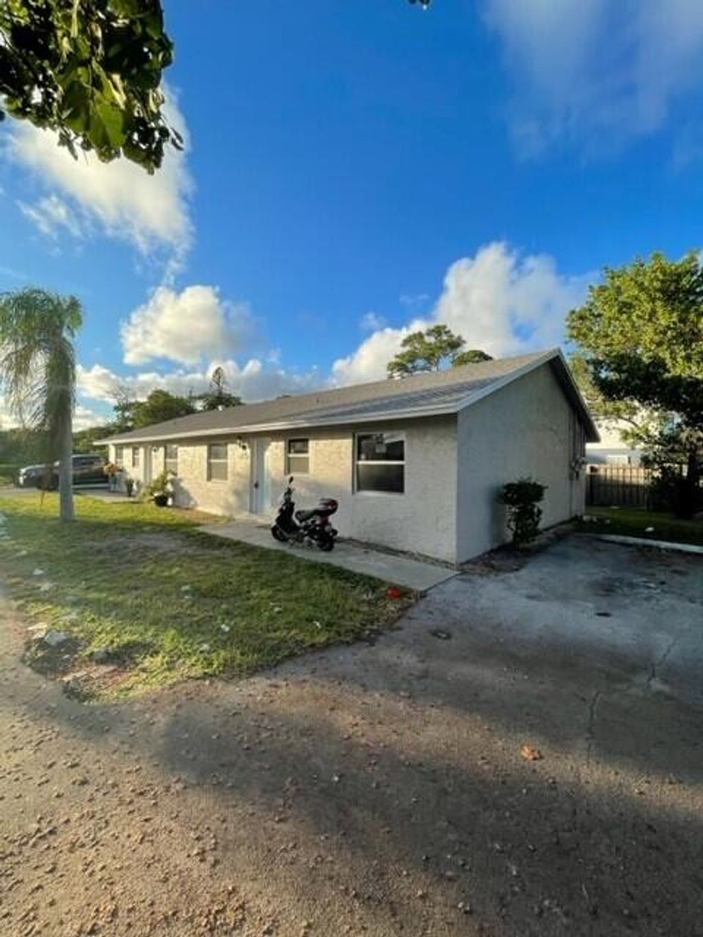 Photo of 1420 Barton Road, Lake Worth Beach, FL 33460 (MLS # B26018515)