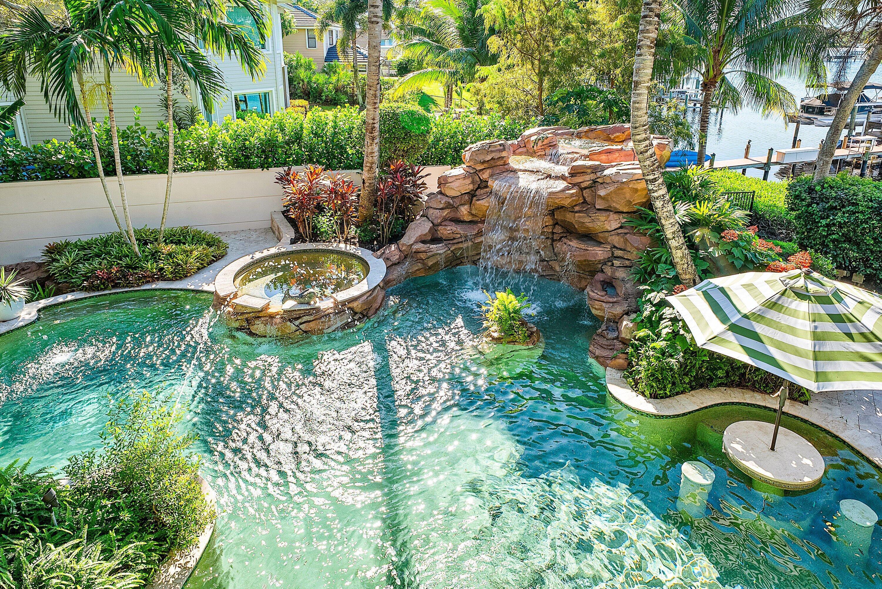 RIVER RIDGE (TEQUESTA) - Residential