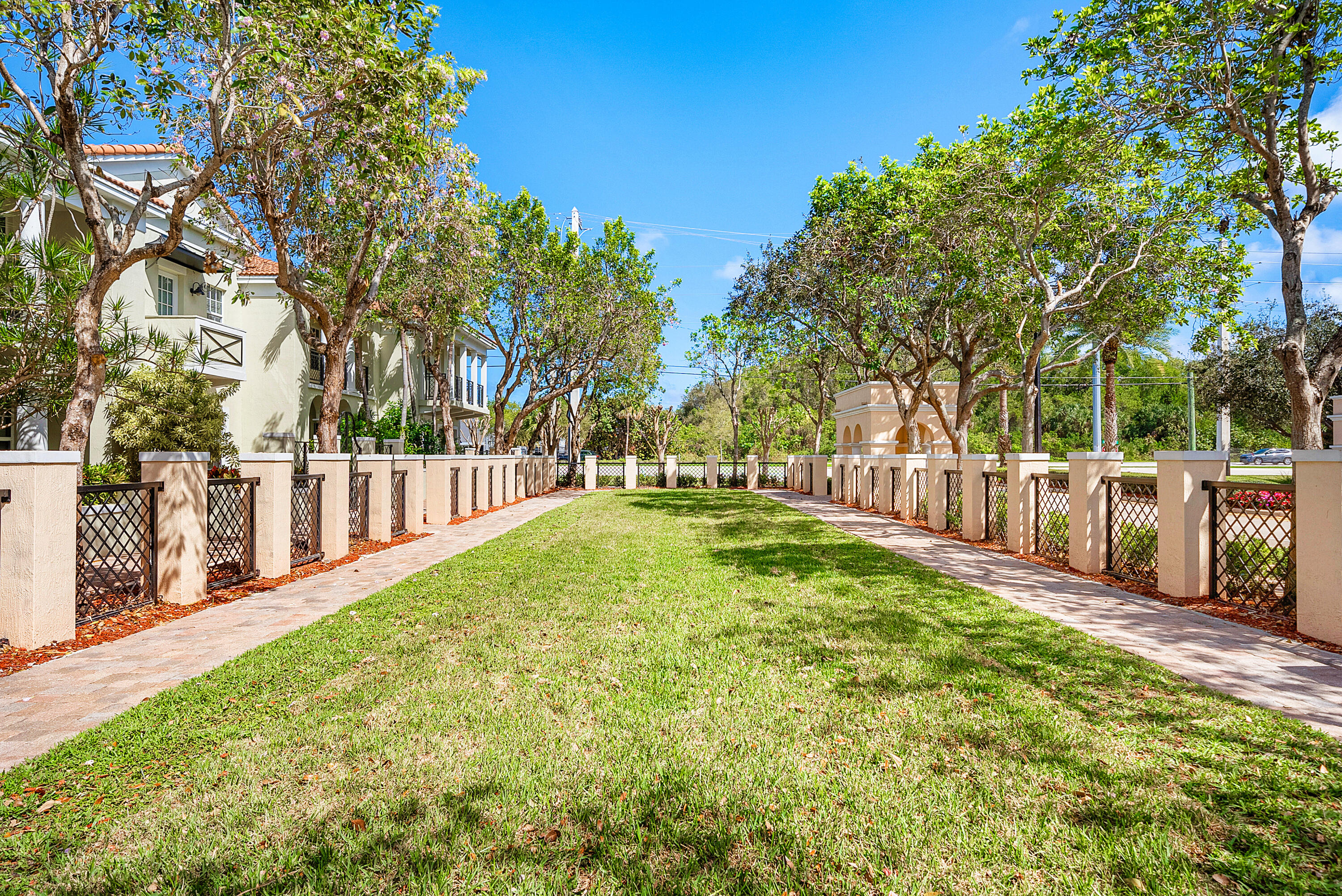 PENINSULA VILLAGE GREENS - Residential