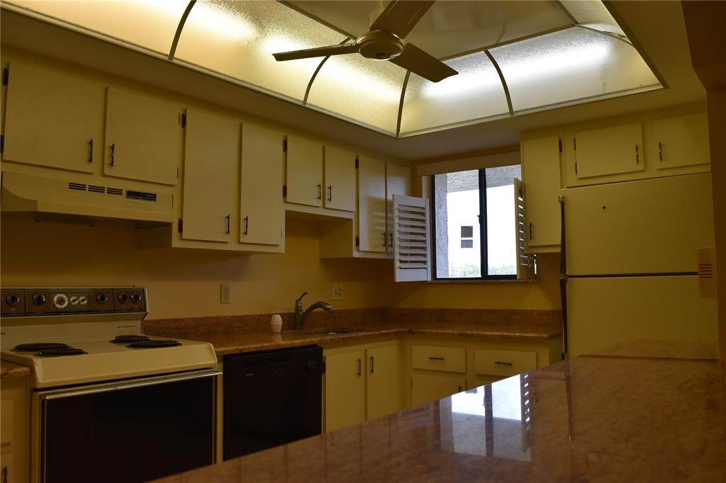 Poinciana Lakes Bldgs A & - Residential