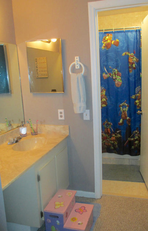 COURTYARDS AT BOCA - Residential Lease