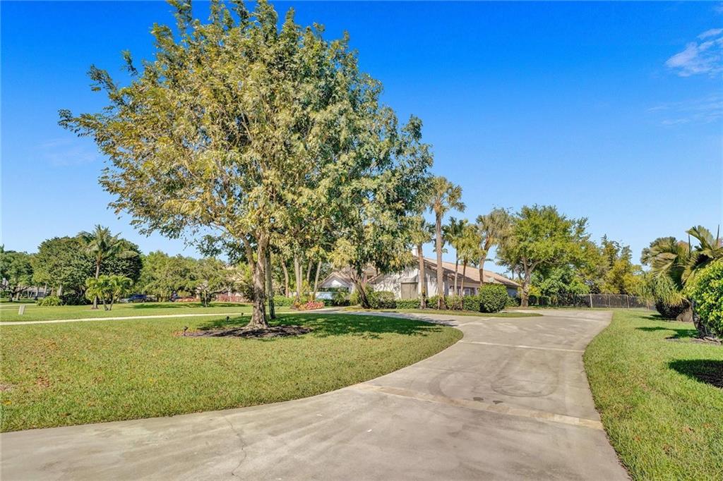 DELRAY LAKES EST - Residential