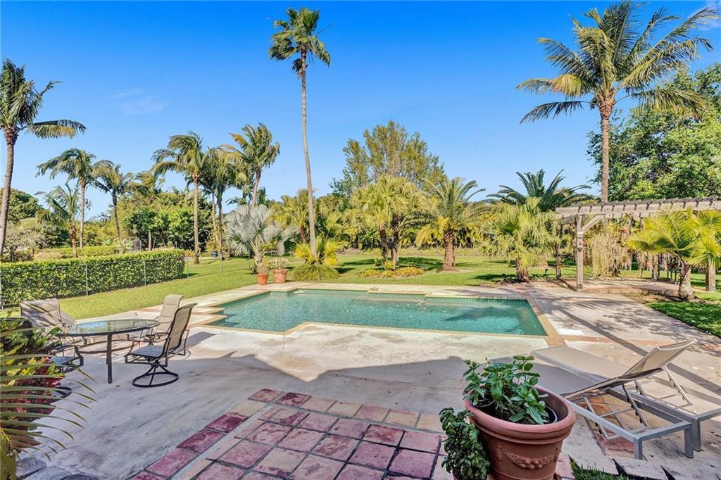 DELRAY LAKES EST - Residential