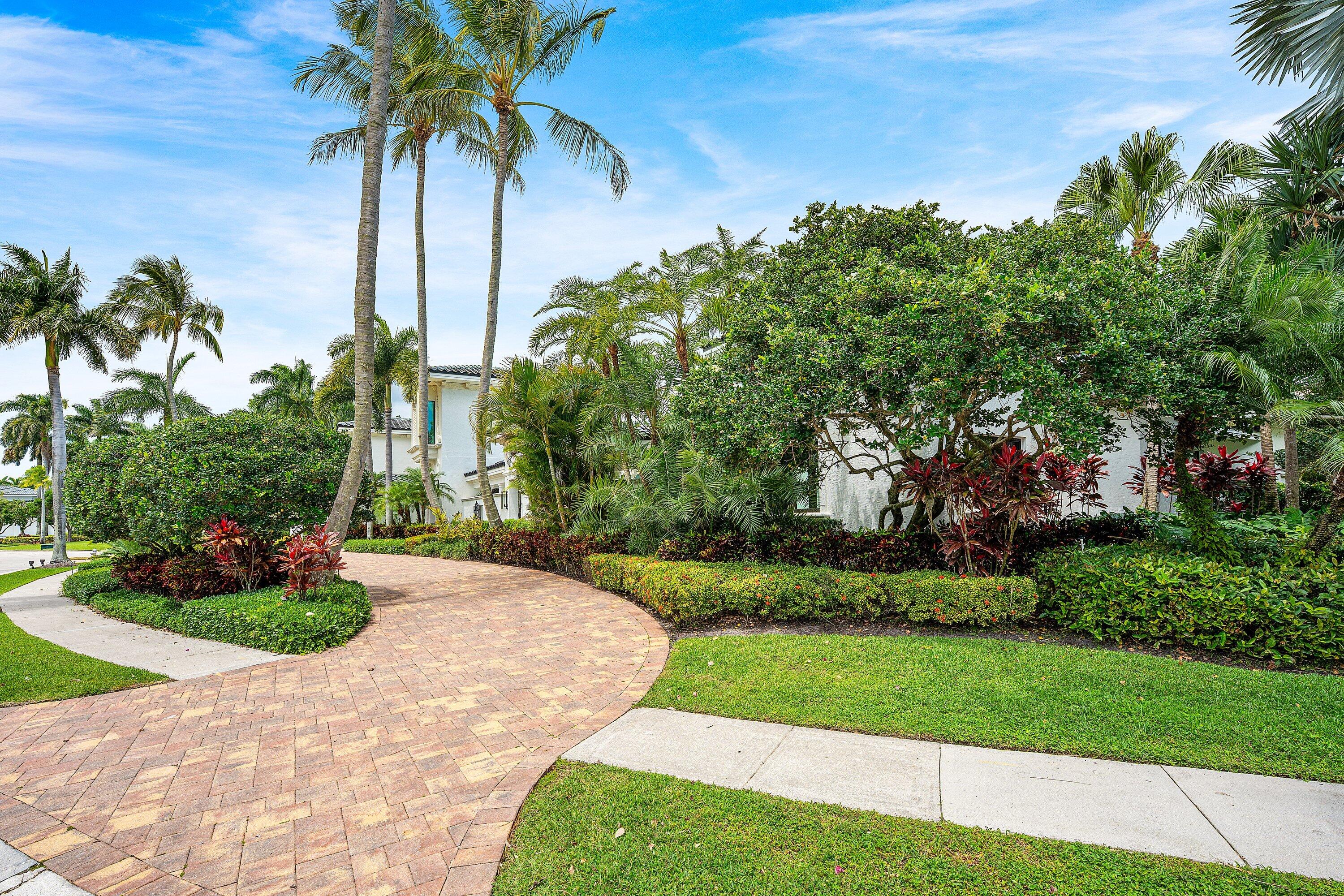 CARLTON ESTATES AT WOODFIELD COUNTRY CLUB - Residential