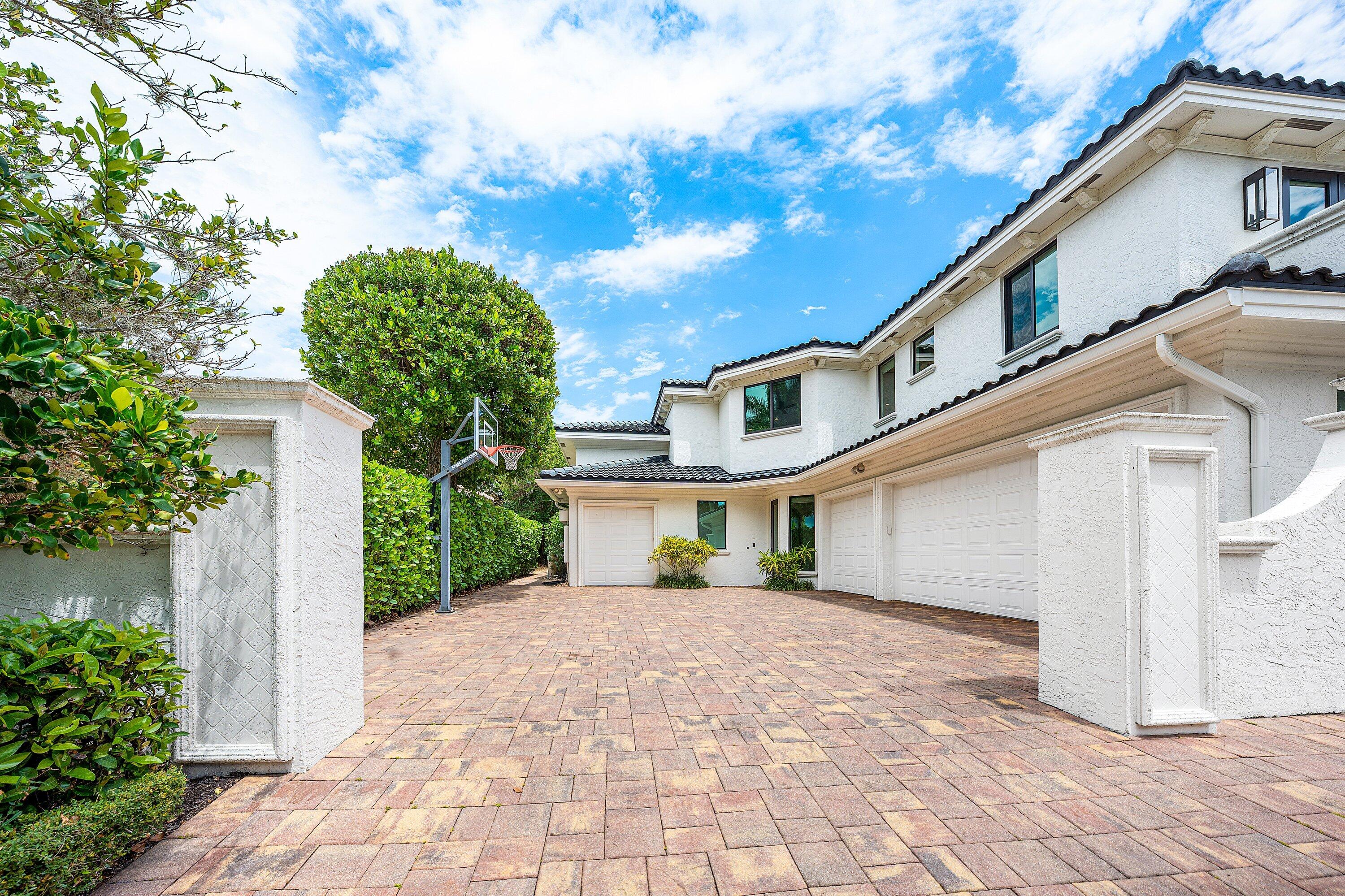 CARLTON ESTATES AT WOODFIELD COUNTRY CLUB - Residential