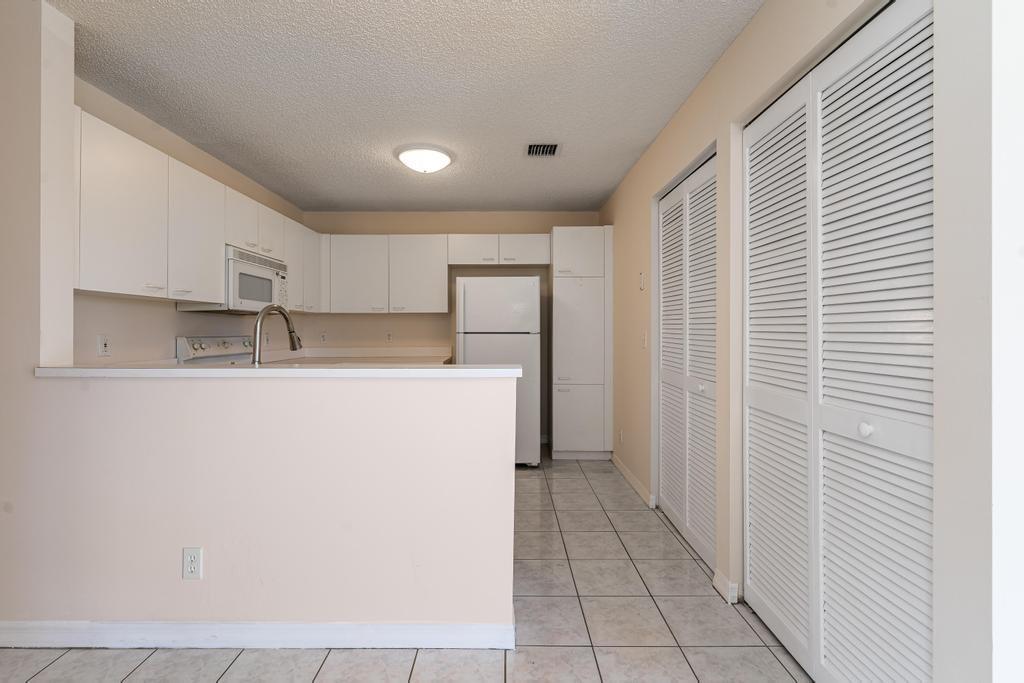 VILLAGES OF RENAISSANCE - Residential Lease