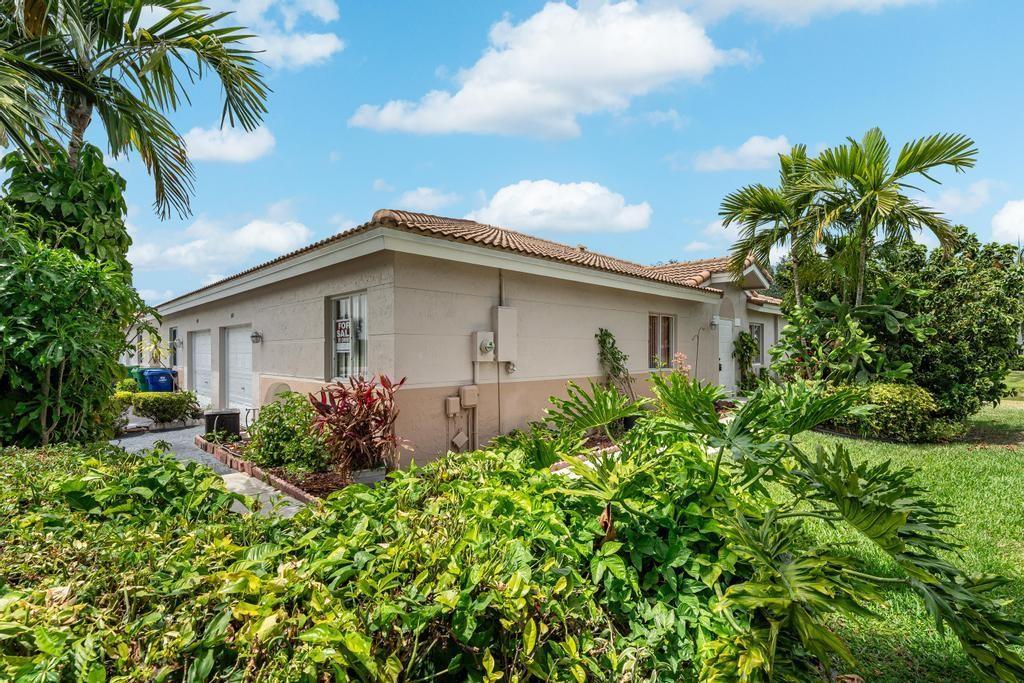 VILLAGES OF RENAISSANCE - Residential Lease