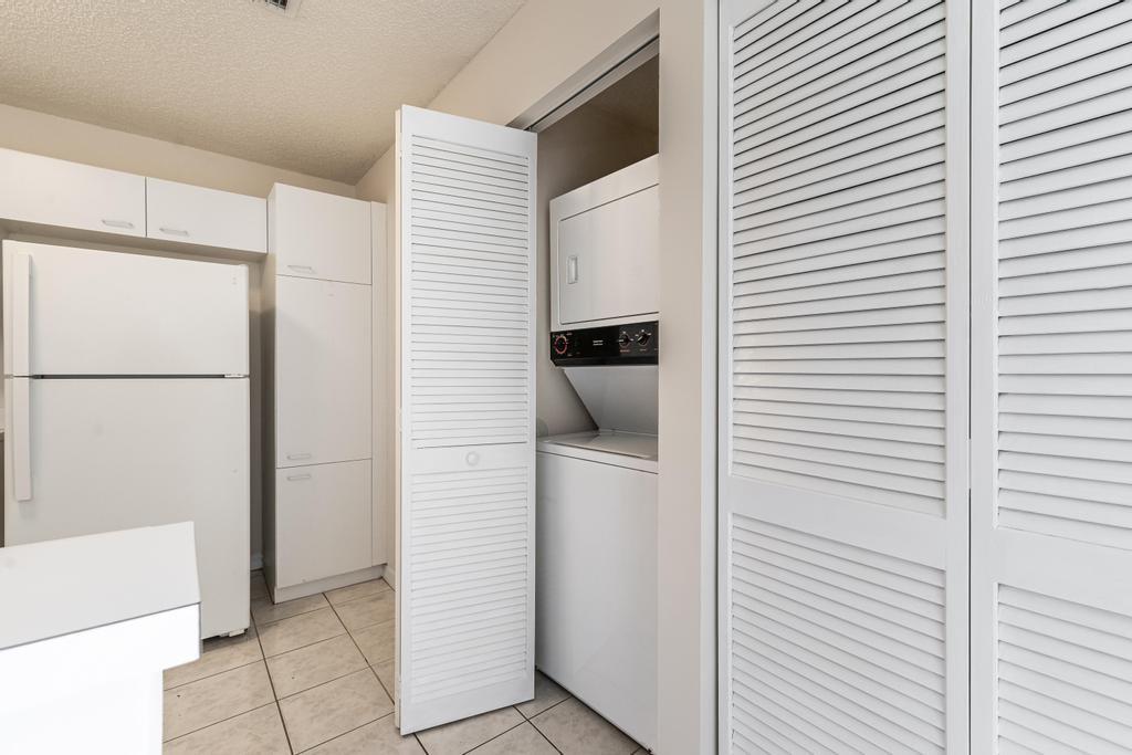 VILLAGES OF RENAISSANCE - Residential Lease