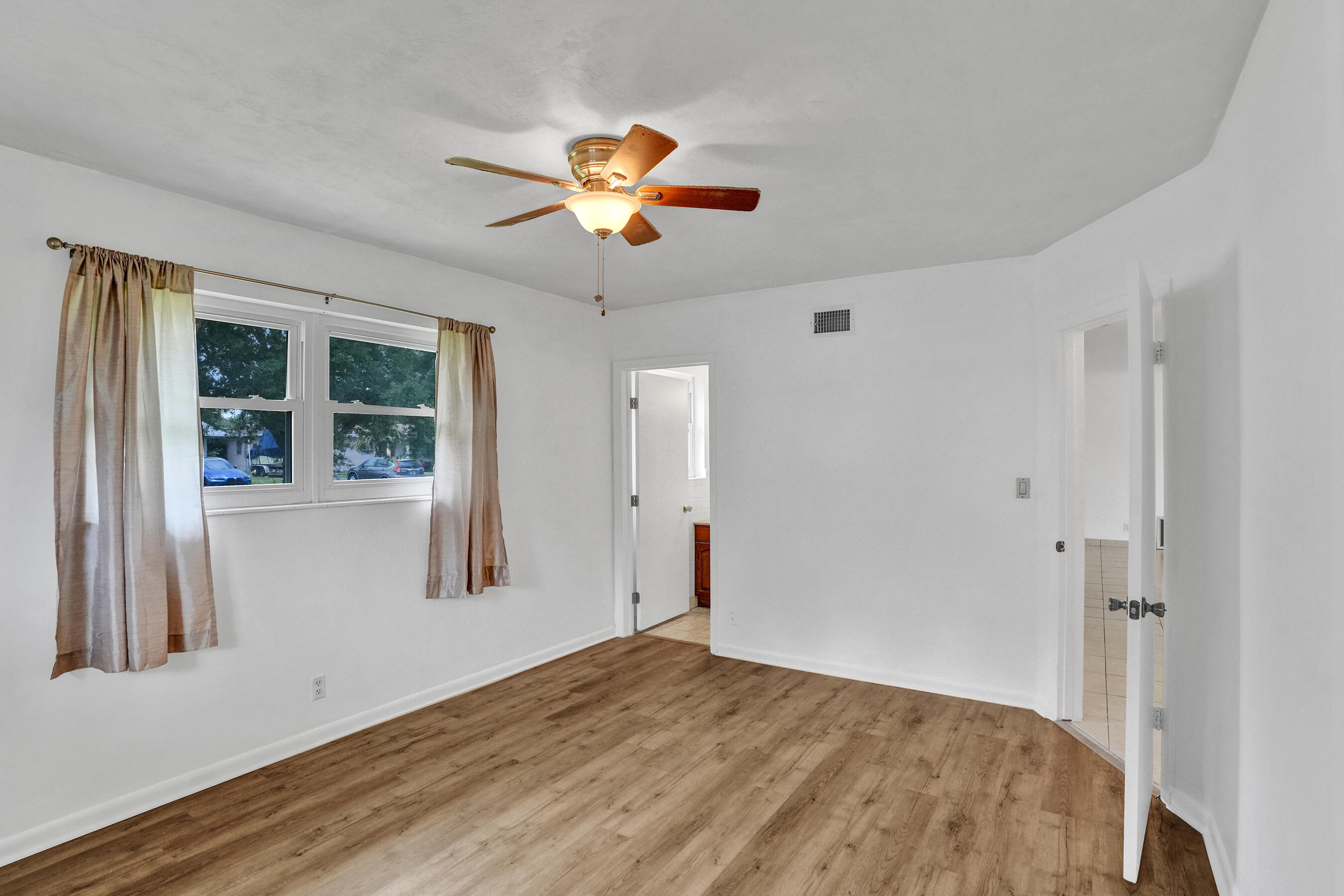 Boulevard Park 51-33 B - Residential