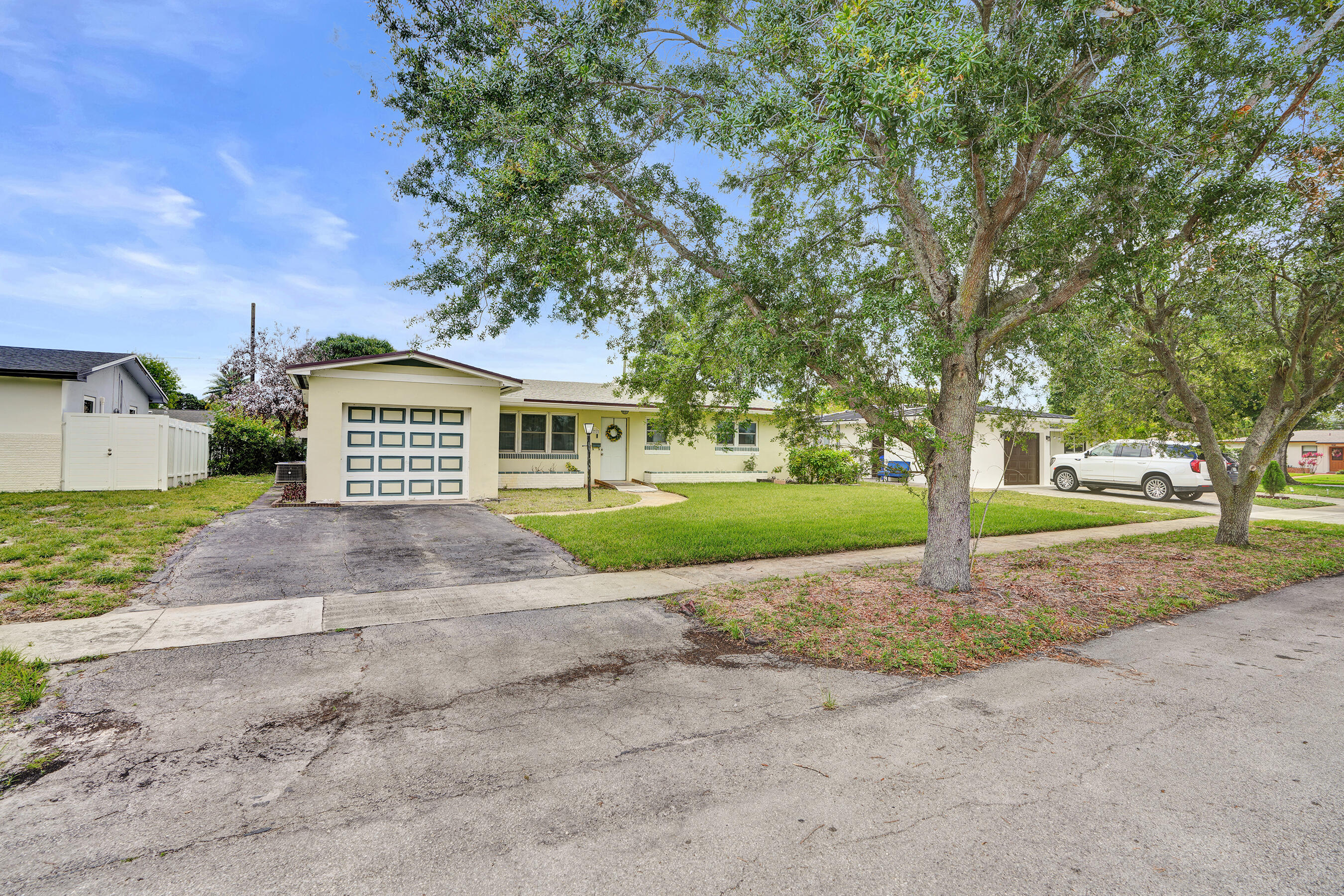 Boulevard Park 51-33 B - Residential