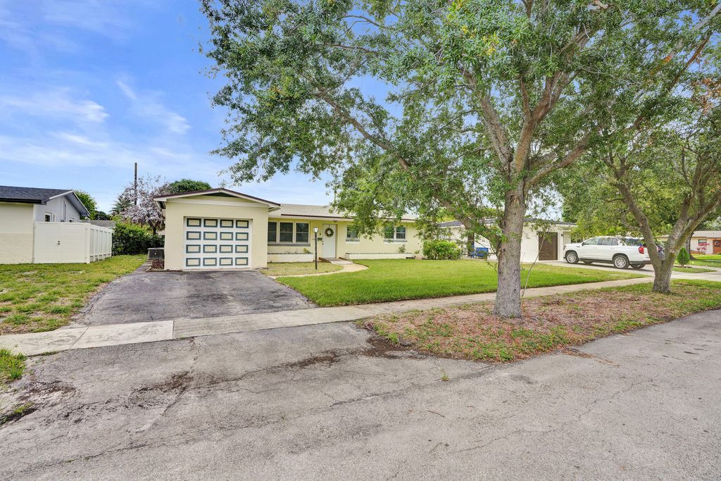 Photo of 731 SW 71st Terrace, Pembroke Pines, FL 33023 (MLS # F10539234)