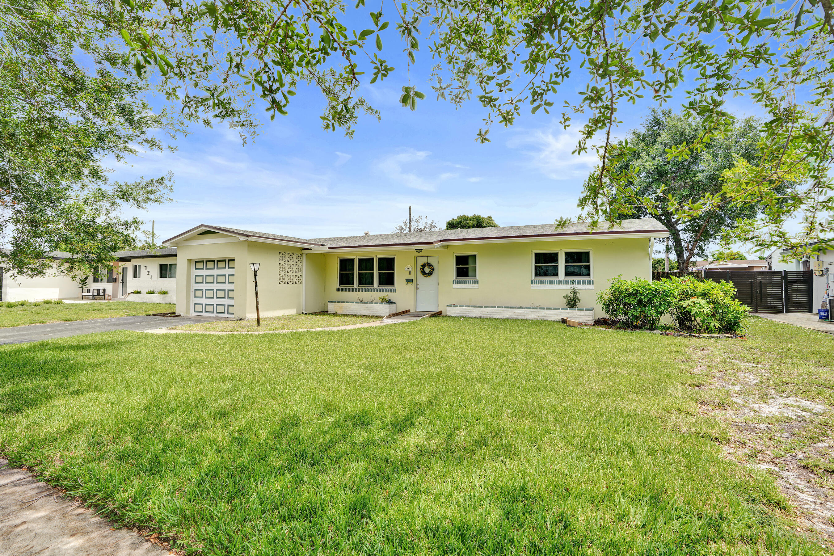 Boulevard Park 51-33 B - Residential