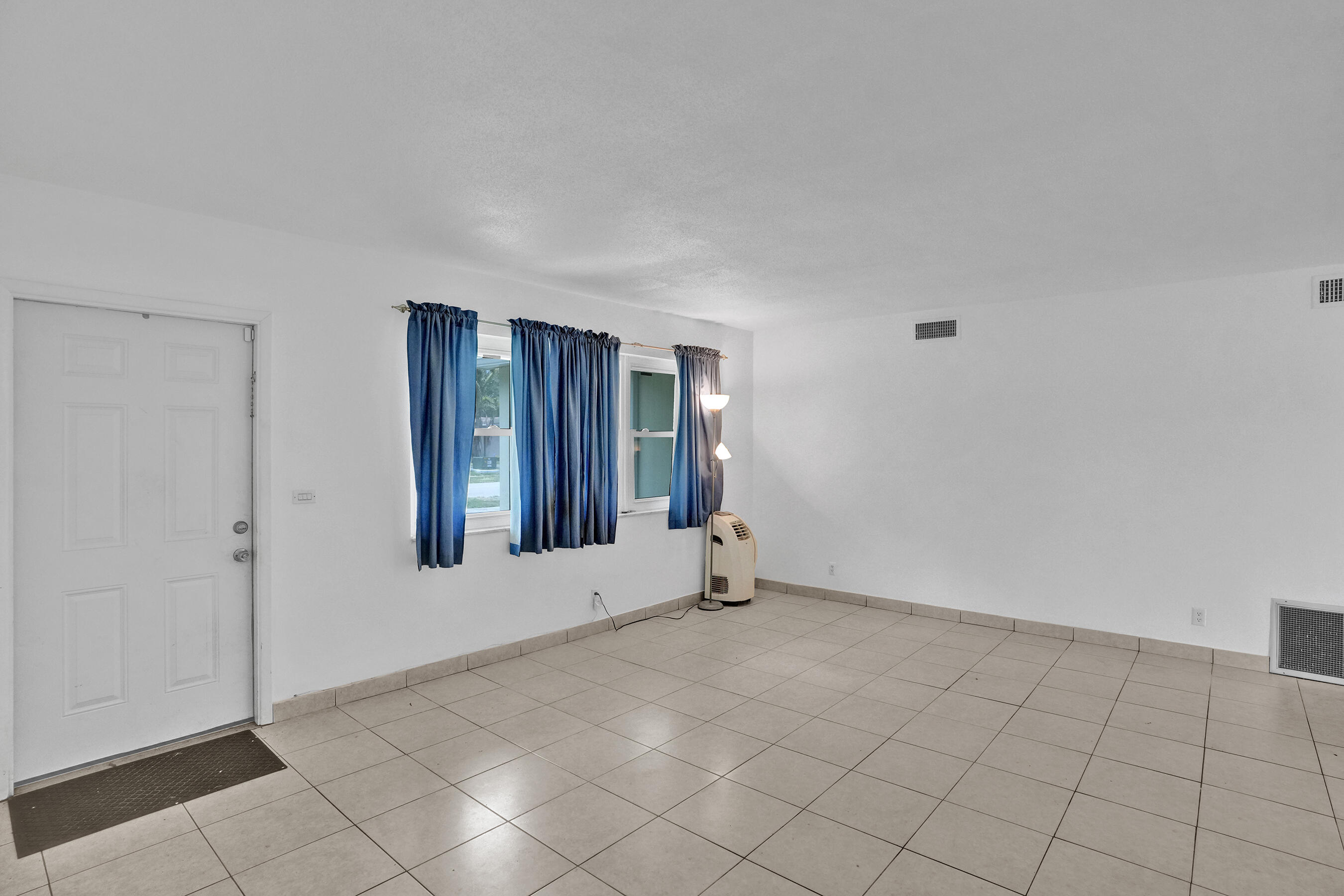 Boulevard Park 51-33 B - Residential