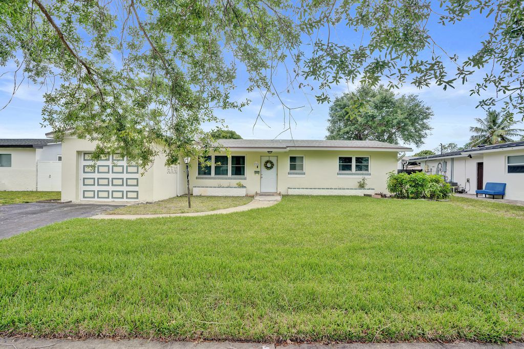 Photo of 731 SW 71st Terrace, Pembroke Pines, FL 33023 (MLS # F10539234)