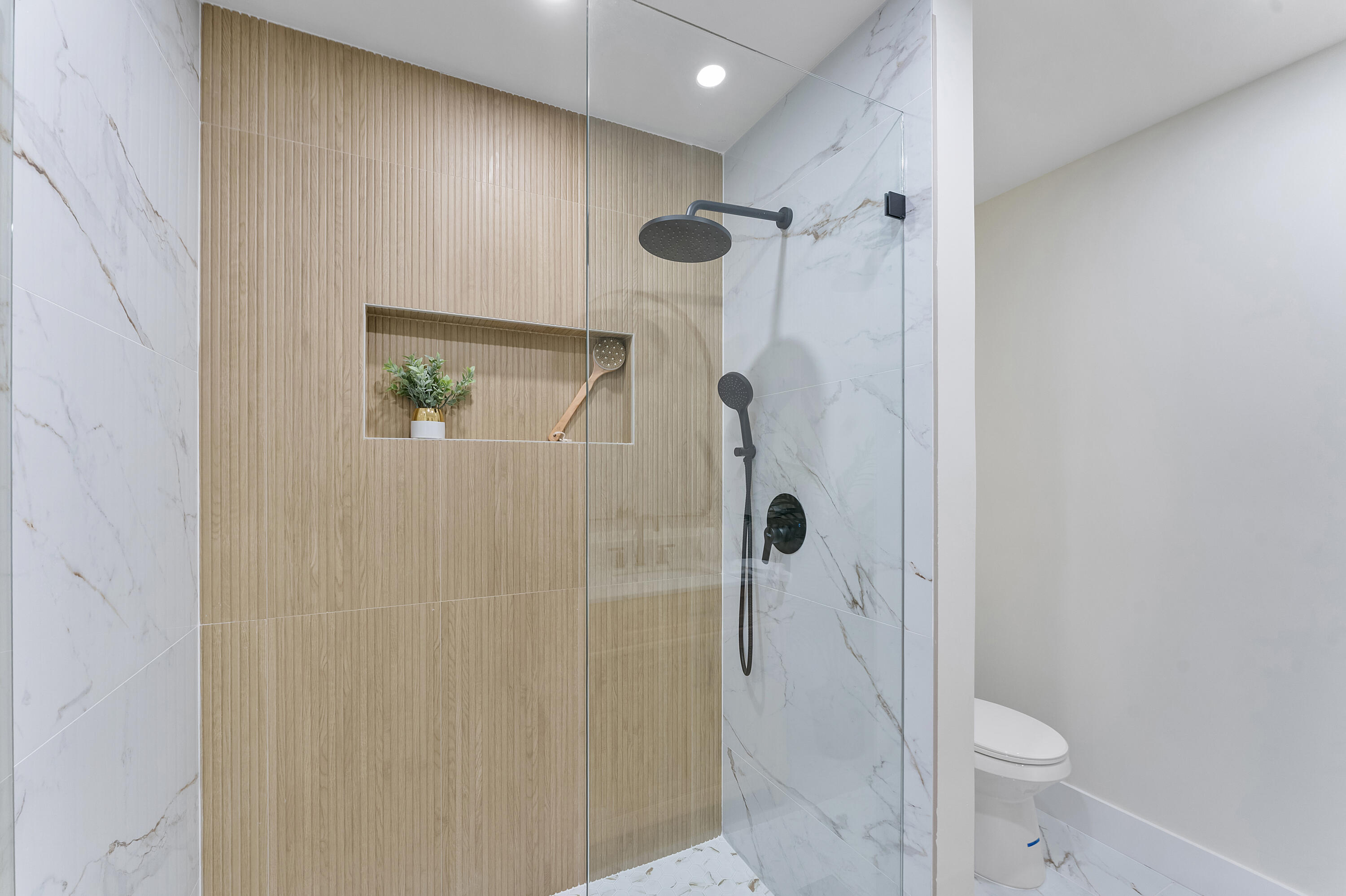 LAKE CLARKE TERR - Residential