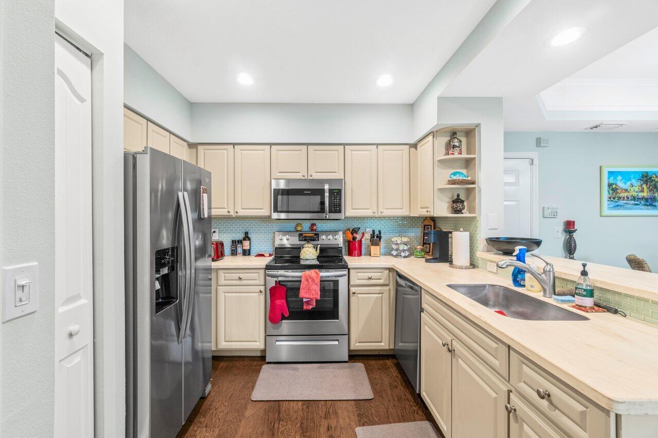 2040 Alta Meadows Lane 1612