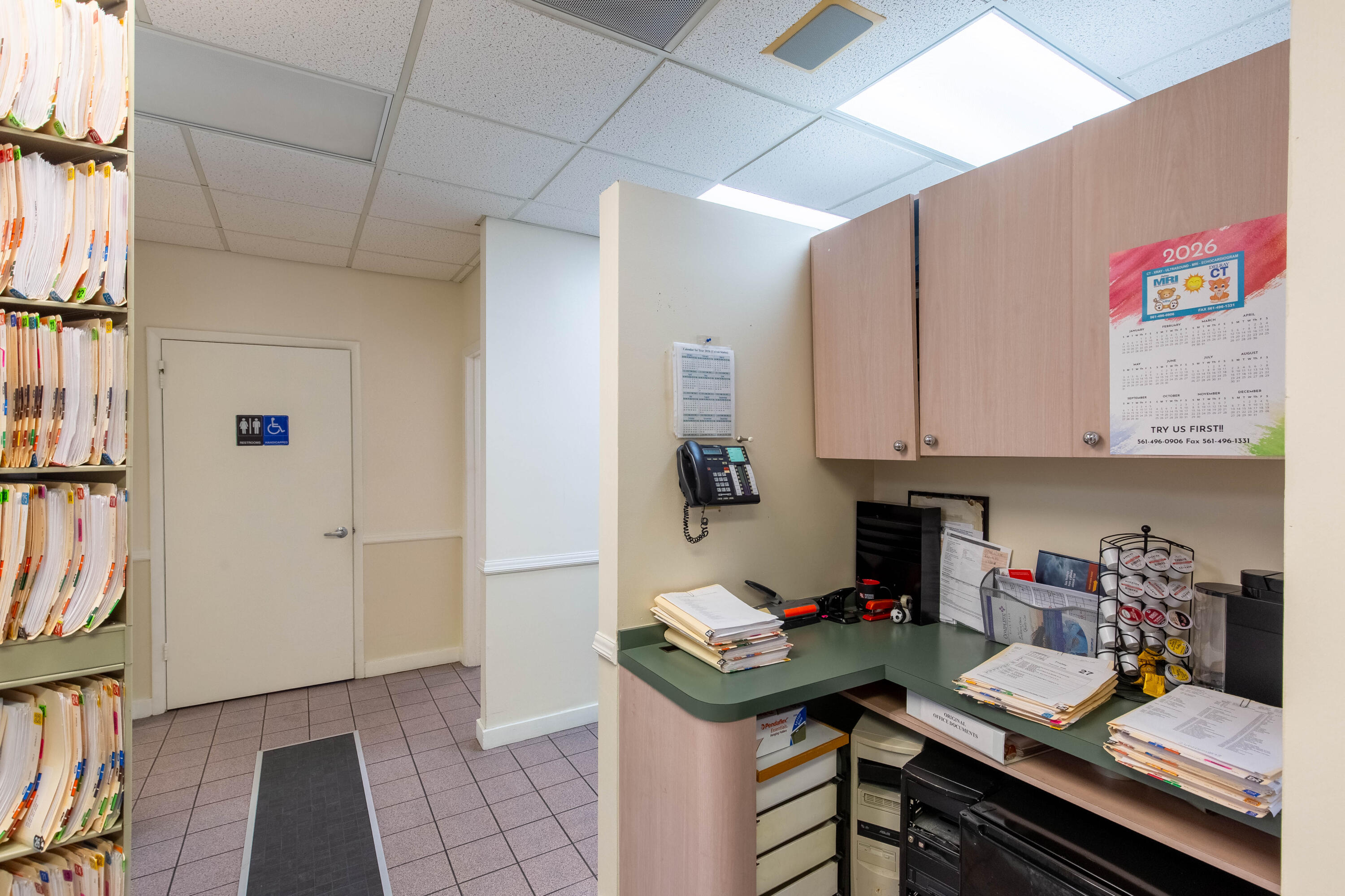 Main image without alt text