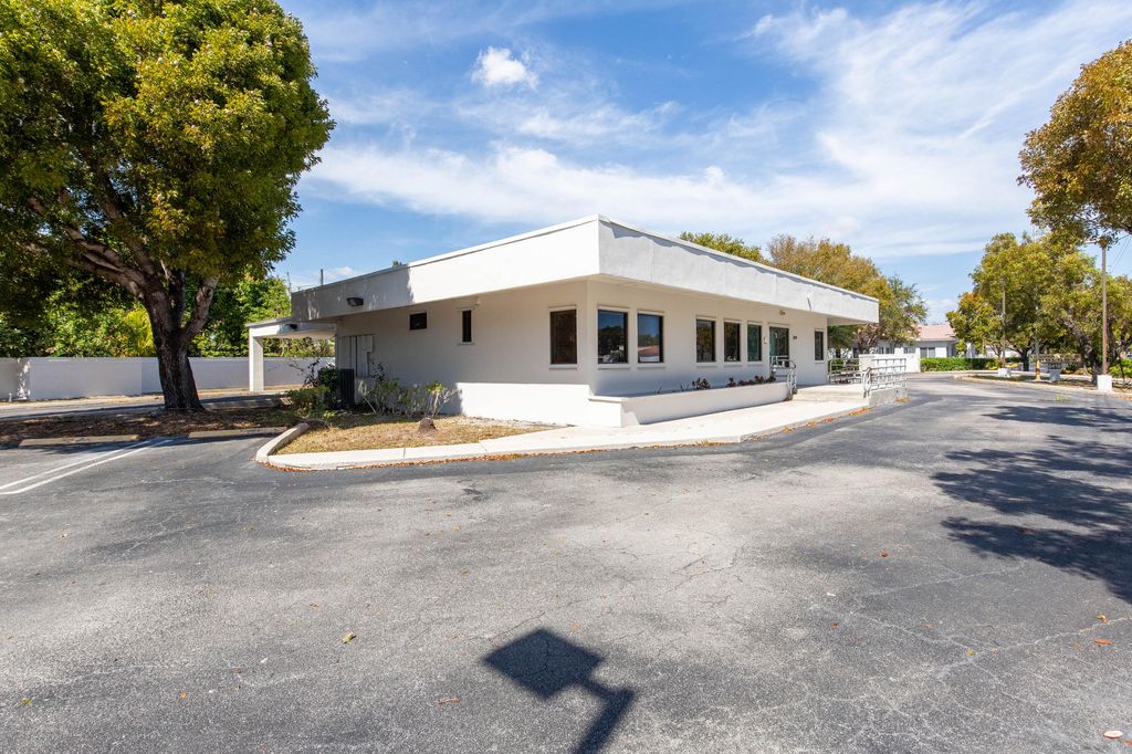 Photo of 2419 S Seacrest Boulevard, Boynton Beach, FL 33435 (MLS # R11167841)