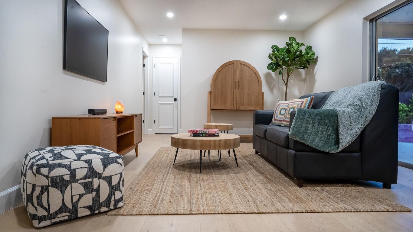 LAKE IDA SHORES 1ST ADD - Residential Lease