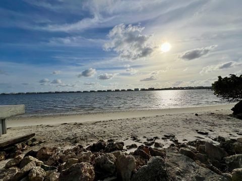 1502 S Lakeside Dr 402 Lake Worth Beach FL 33460