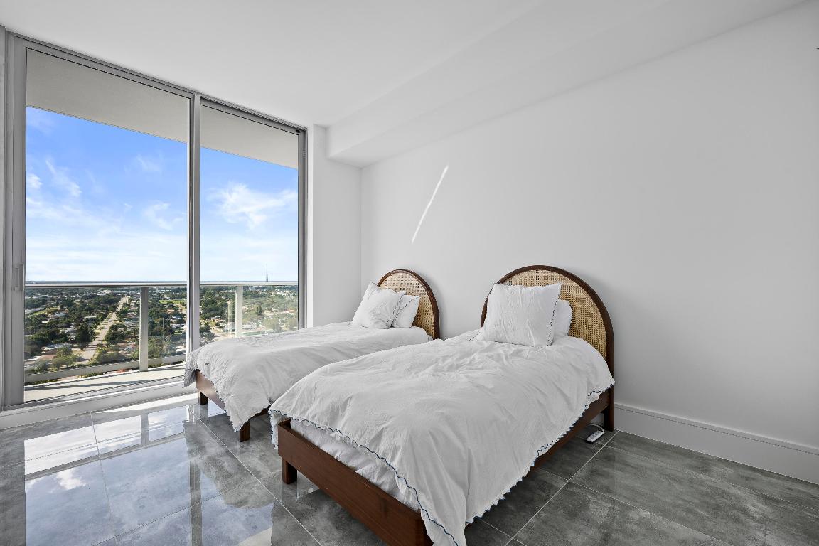 Nautilus 220 Condominium - Residential