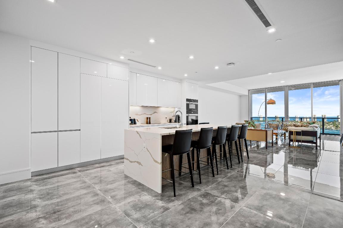 Nautilus 220 Condominium - Residential