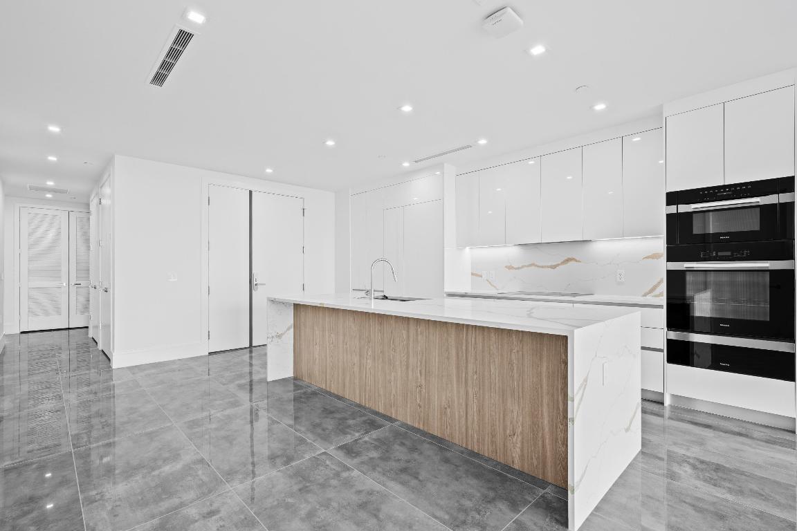 Nautilus 220 Condominium - Residential