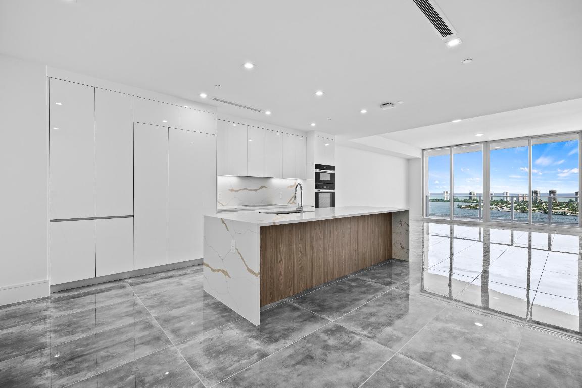 Nautilus 220 Condominium - Residential