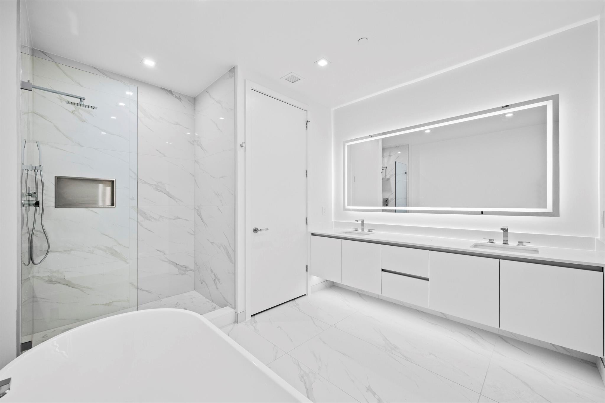 Nautilus 220 Condominium - Residential