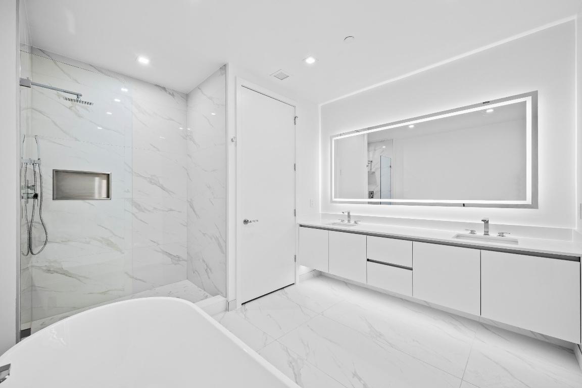 Nautilus 220 Condominium - Residential