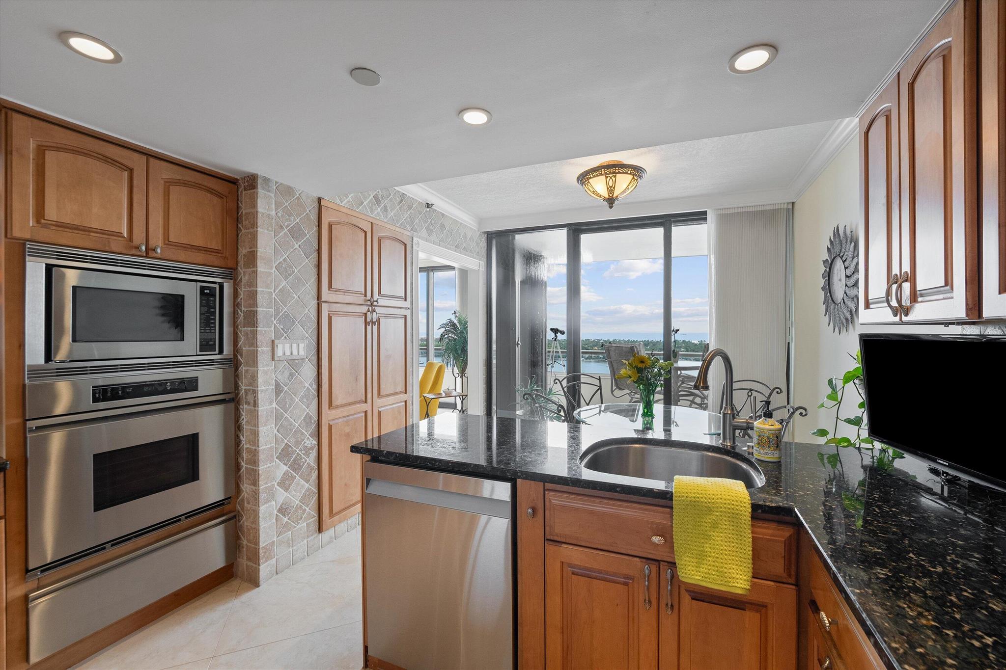 PLAZA OF THE PALM BEACHES - Residential