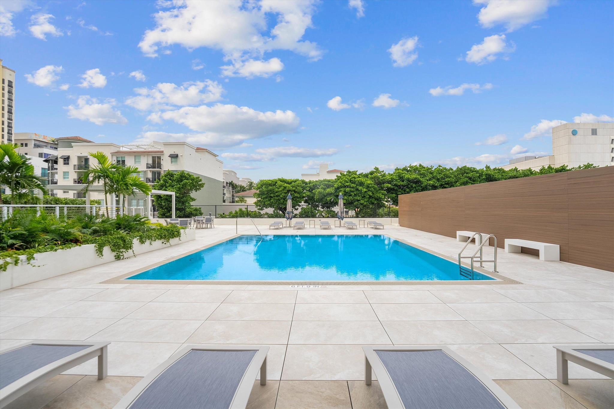 PLAZA OF THE PALM BEACHES - Residential