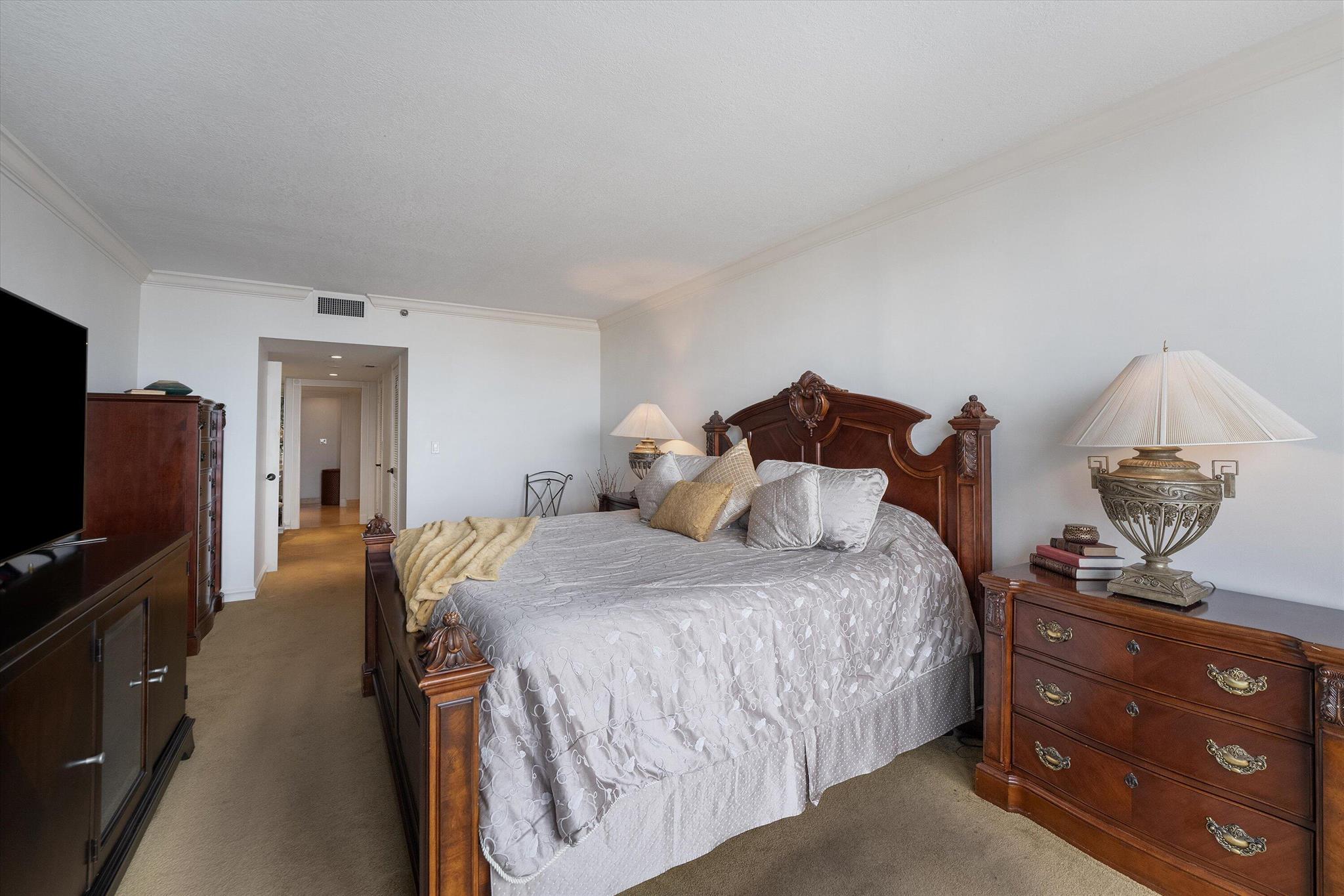 PLAZA OF THE PALM BEACHES - Residential