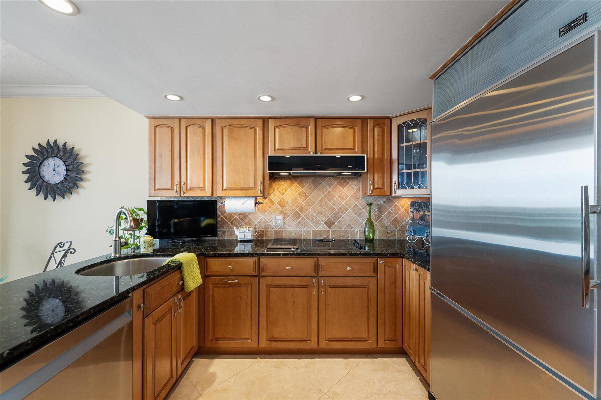 PLAZA OF THE PALM BEACHES - Residential