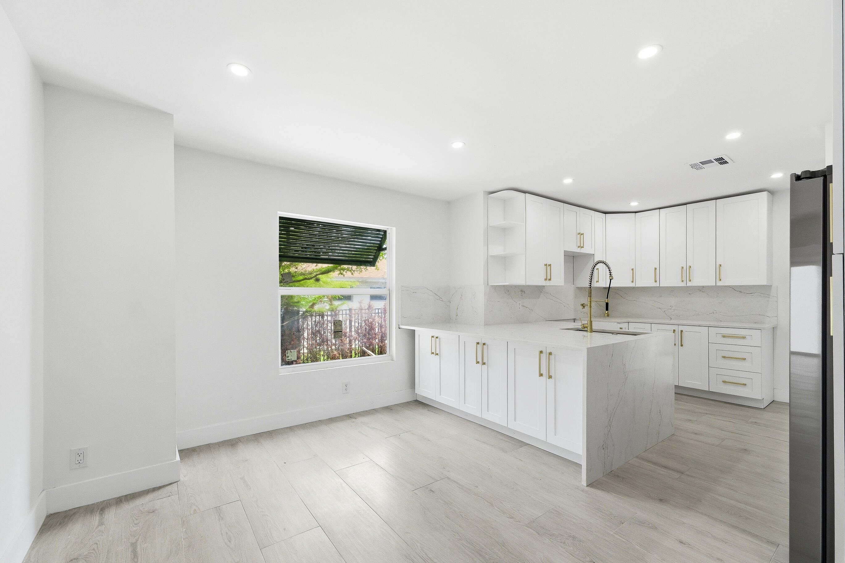 216 NE 23rd Avenue