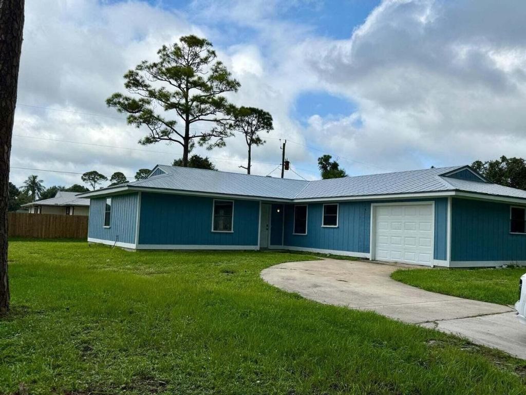 Photo of 5707 Eastwood Drive, Fort Pierce, FL 34951 (MLS # R11145369)