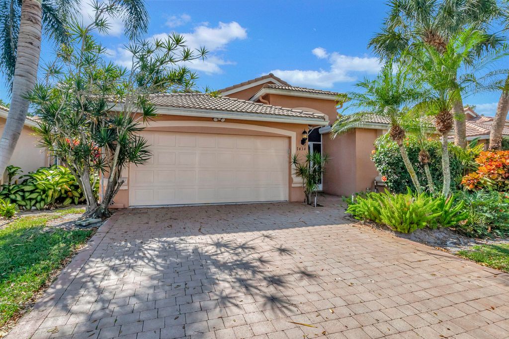 Photo of 7434 Viale Caterina, Delray Beach, FL 33446 (MLS # R10960031)