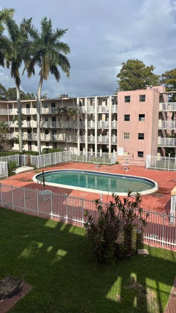BROOKFIELD SQUARE - Residential