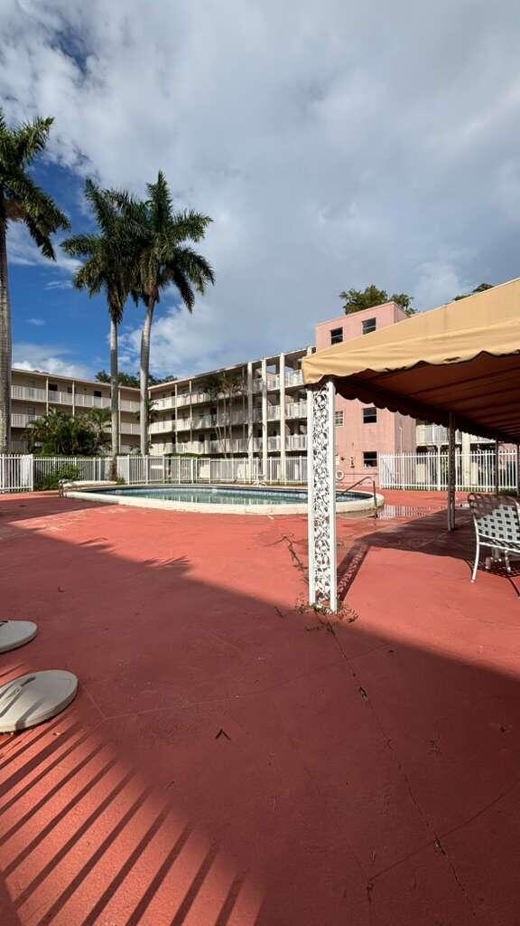 BROOKFIELD SQUARE - Residential