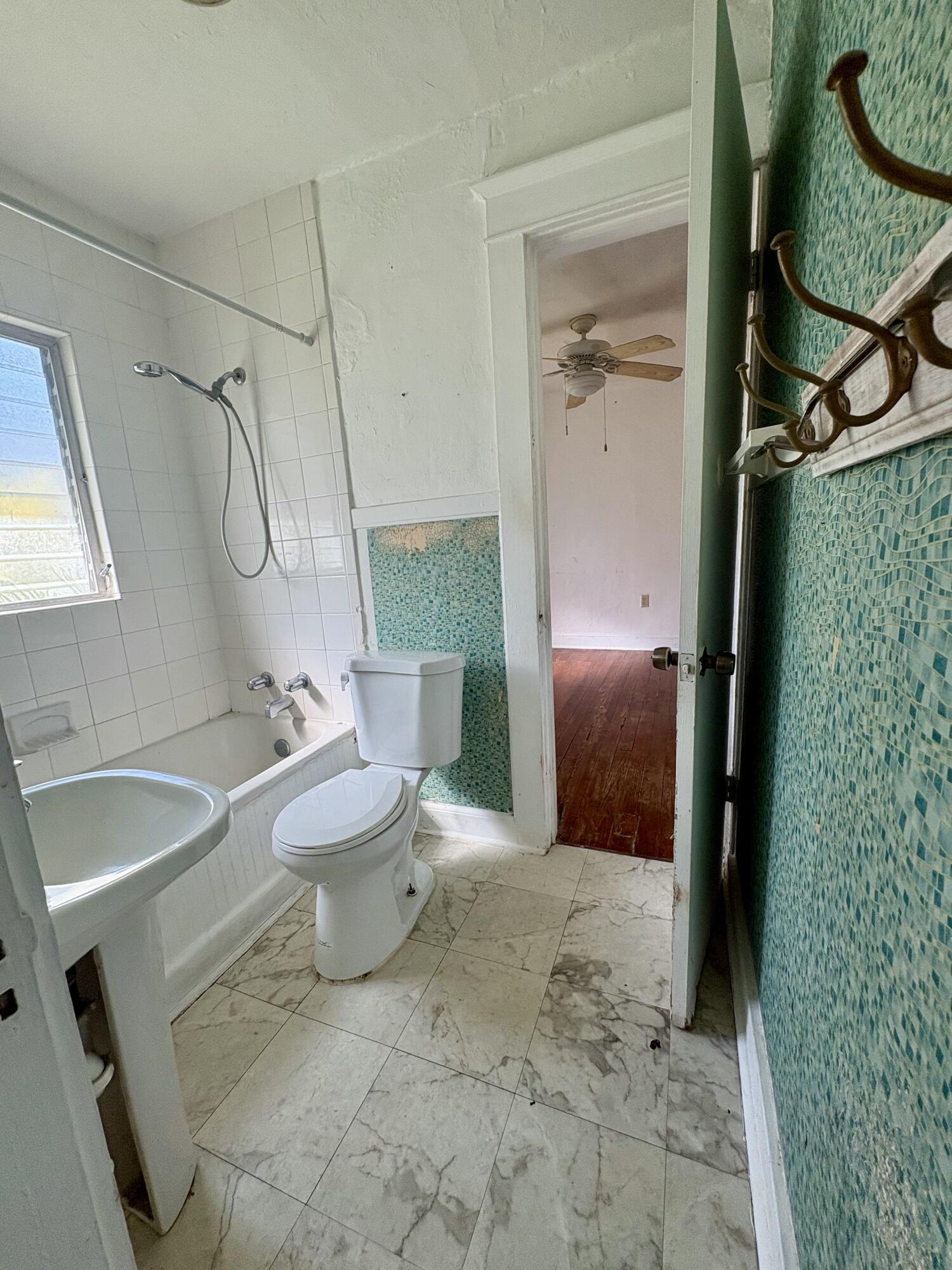 LAKE WORTH TOWN OF - Residential Income