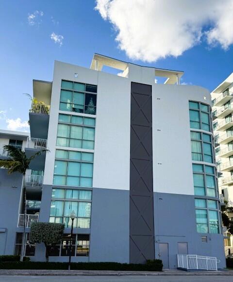 LOFTS AT HOLLYWOOD STATIO - Residential