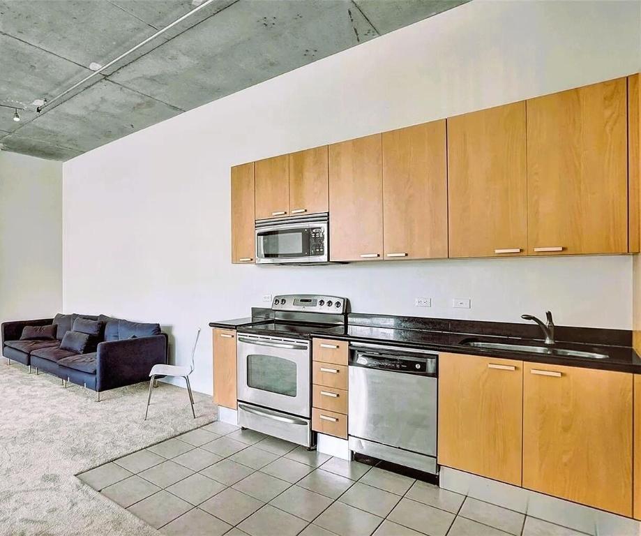 LOFTS AT HOLLYWOOD STATION - Residential