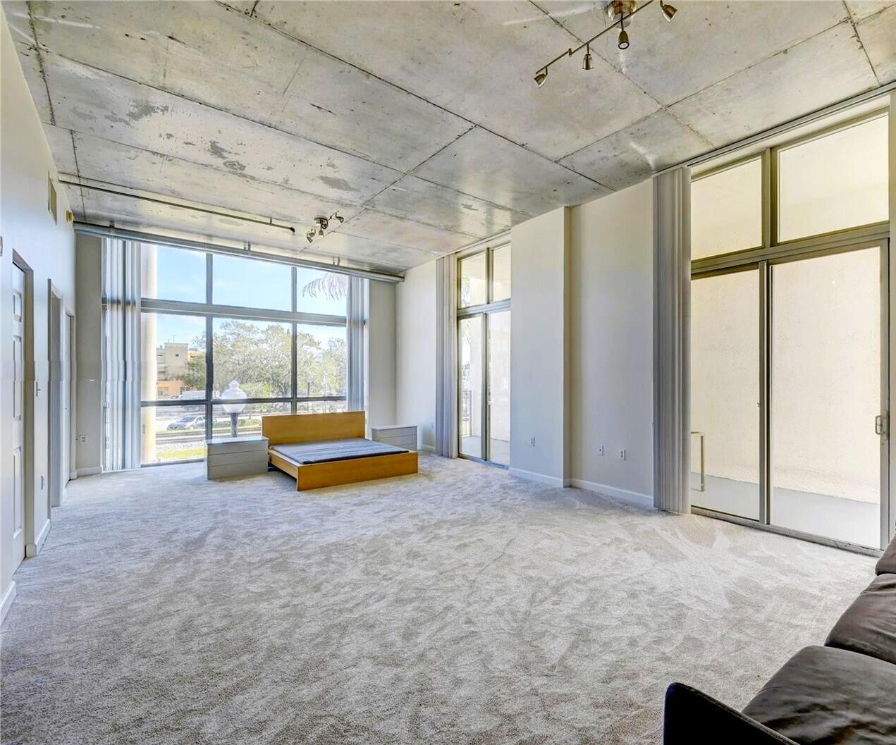 LOFTS AT HOLLYWOOD STATIO - Residential