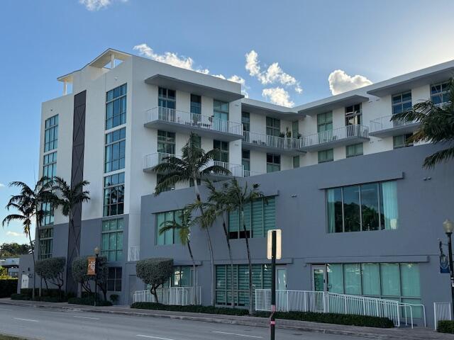LOFTS AT HOLLYWOOD STATIO - Residential