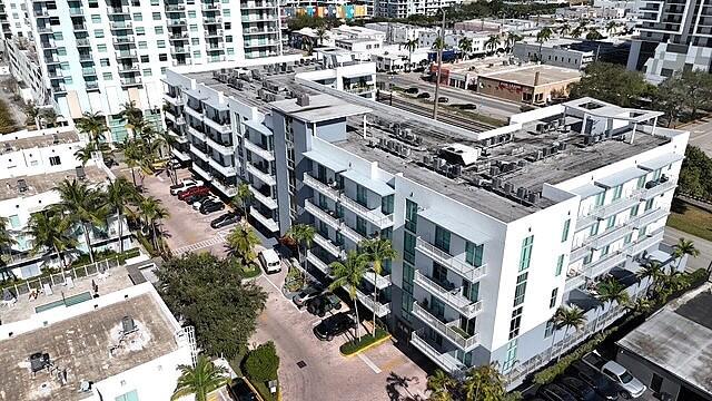 LOFTS AT HOLLYWOOD STATIO - Residential