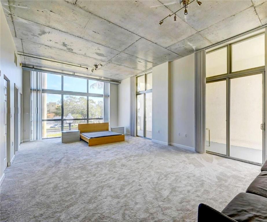 LOFTS AT HOLLYWOOD STATION - Residential