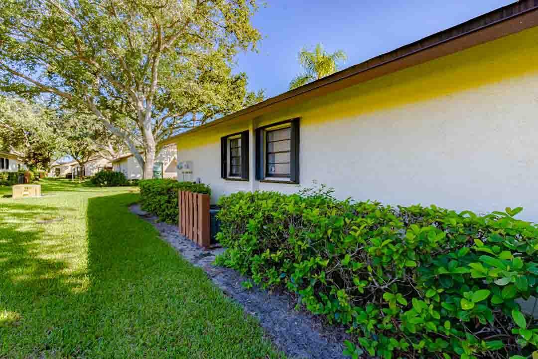 VILLAS OF HOBE SOUND COND - Residential