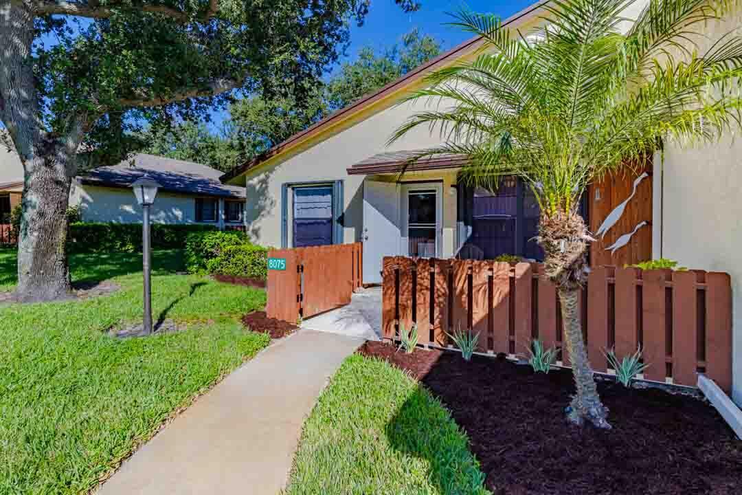 VILLAS OF HOBE SOUND COND - Residential